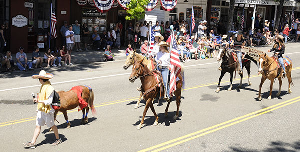 Parade 13